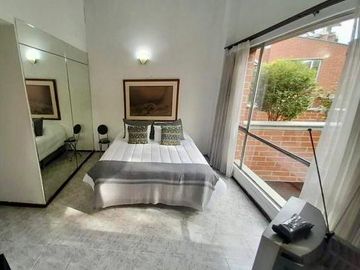 ¡OPORTUNIDAD! APARTAMENTO DÚPLEX EN EL POBLADO – MEDELLÍN