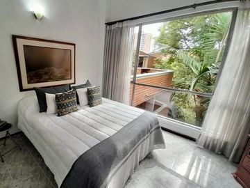 ¡OPORTUNIDAD! APARTAMENTO DÚPLEX EN EL POBLADO – MEDELLÍN
