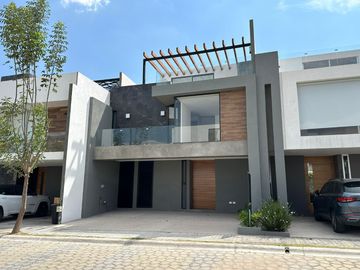 Casa en venta en Parque Veracruz, Lomas de Angelopolis, Puebla.