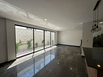 Casa en venta en Parque Veracruz, Lomas de Angelopolis, Puebla.