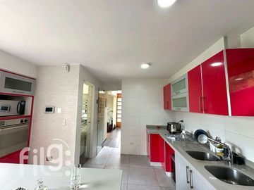 VENDO CÓMODA Y AMPLIA CASA EN LA REINA