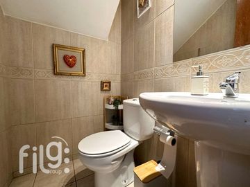 VENDO CÓMODA Y AMPLIA CASA EN LA REINA