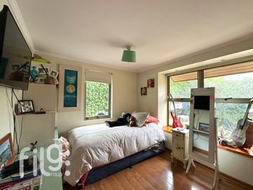 VENDO CÓMODA Y AMPLIA CASA EN LA REINA