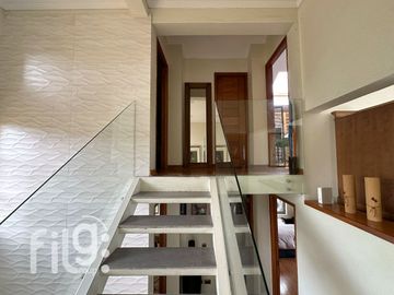 VENDO CÓMODA Y AMPLIA CASA EN LA REINA