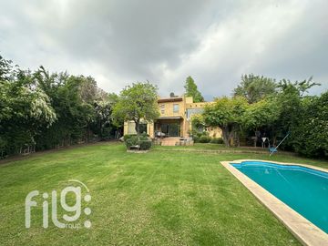 VENDO CÓMODA Y AMPLIA CASA EN LA REINA