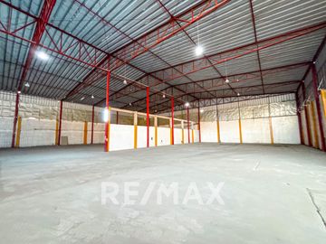 Venta De Local Comercial En Av Agenlica Gamarra 6,475M2 En Los Olivos