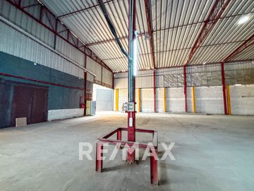 Venta De Local Comercial En Av Agenlica Gamarra 6,475M2 En Los Olivos