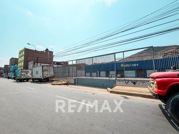Venta De Local Comercial En Av Agenlica Gamarra 6,475M2 En Los Olivos