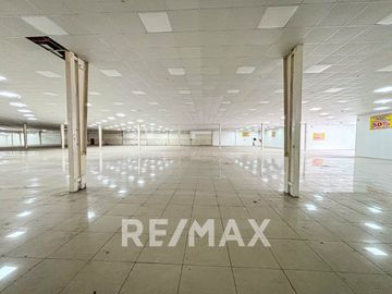 Venta De Local Comercial En Av Agenlica Gamarra 6,475M2 En Los Olivos