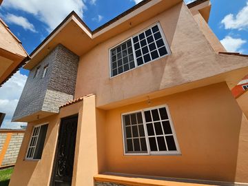 ¡Casa en Venta en Zinacantepec, Estado de México! A solo 5 minutos de Hacienda Barbabosa!