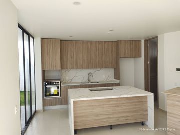 VENTA CASA Nueva de 4 Recámaras ACABADOS DE LUJO en Las Fuentes Te Espera