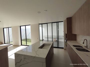 VENTA CASA Nueva de 4 Recámaras ACABADOS DE LUJO en Las Fuentes Te Espera