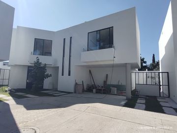 VENTA CASA Nueva de 4 Recámaras ACABADOS DE LUJO en Las Fuentes Te Espera