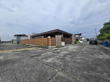 288 sqm Corner lot with 3 Bedroom Bungalow House for SALE near SM Telabastagan Pampanga