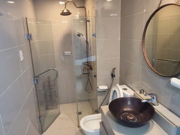 For Sale: 2BR Cor. Unit in 8 Forbes Town Road Condominium, Burgos Circle BGC, P28.9M