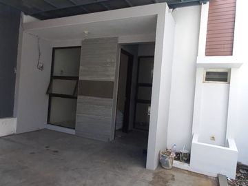 Rumah Royal Paka Baru Gress Minimalis Langka 2 Lantai dkt UPN Wiguna Surabaya Timur
