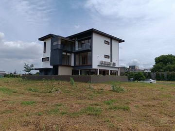 For Sale: 3-Sty House & Lot in Alabang West Subd., Las Pinas, P89.5M
