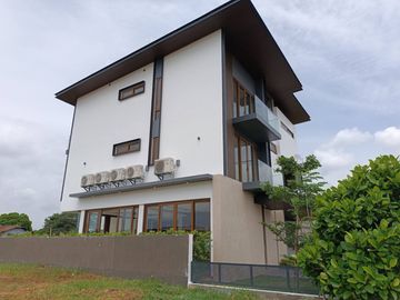 For Sale: 3-Sty House & Lot in Alabang West Subd., Las Pinas, P89.5M