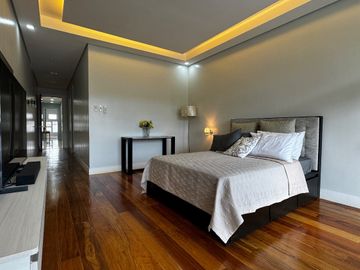 For Sale: 3-Sty House & Lot in Alabang West Subd., Las Pinas, P89.5M