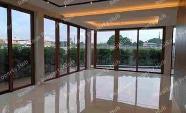 For Sale: 3-Sty House & Lot in Alabang West Subd., Las Pinas, P89.5M