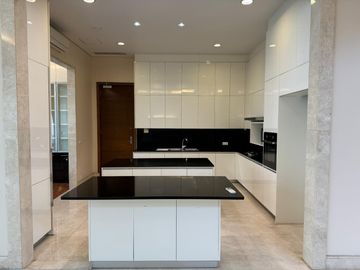 DIJUAL / SEWA RUMAH SIAP HUNI DI KOMPLEK ELIT VILLA HIJAU PONDOK INDAH JAKARTA SELATAN
