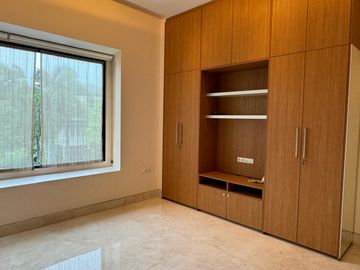 DIJUAL / SEWA RUMAH SIAP HUNI DI KOMPLEK ELIT VILLA HIJAU PONDOK INDAH JAKARTA SELATAN