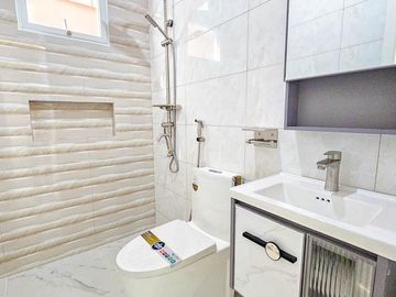 SPACIOUS MODERN BUNGALOW HOUSE AND LOT IN BFRV LAS PINAS CITY