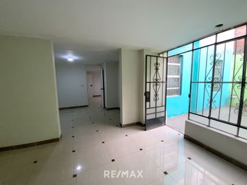 Venta Casa de 3 Pisos en Carabayllo, Sta. Isabel 283m2 de Construcción