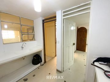Venta Casa de 3 Pisos en Carabayllo, Sta. Isabel 283m2 de Construcción