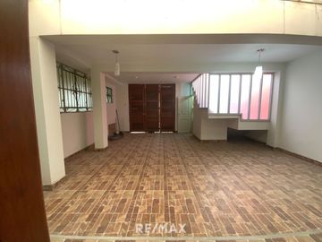 Venta Casa de 3 Pisos en Carabayllo, Sta. Isabel 283m2 de Construcción