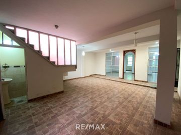 Venta Casa de 3 Pisos en Carabayllo, Sta. Isabel 283m2 de Construcción