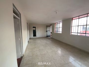 Venta Casa de 3 Pisos en Carabayllo, Sta. Isabel 283m2 de Construcción