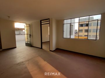 Venta Casa de 3 Pisos en Carabayllo, Sta. Isabel 283m2 de Construcción