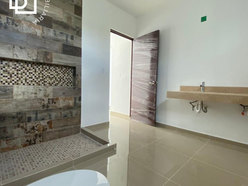 Casa en venta de 2 plantas con alberca lista entrega inmediata al Norte de Mérida