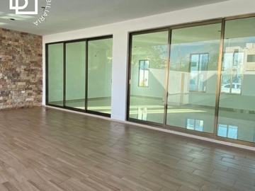 Casa en venta de 2 plantas con alberca lista entrega inmediata al Norte de Mérida