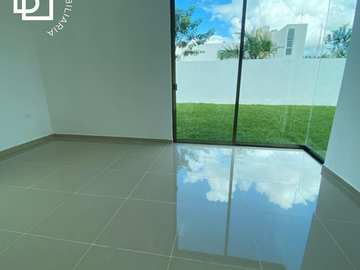 Casa en venta de 2 plantas con alberca lista entrega inmediata al Norte de Mérida