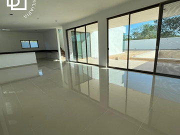 Casa en venta de 2 plantas con alberca lista entrega inmediata al Norte de Mérida