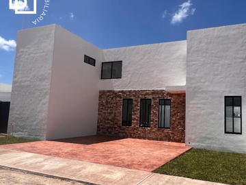 Casa en venta de 2 plantas con alberca lista entrega inmediata al Norte de Mérida