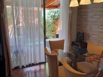 VENTA AMPLIA CASA, ENTORNO NATURAL ALTO MACUL