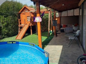 VENTA AMPLIA CASA, ENTORNO NATURAL ALTO MACUL