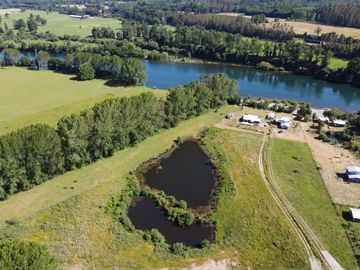 Parcela con laguna y acceso al Río Calle Calle