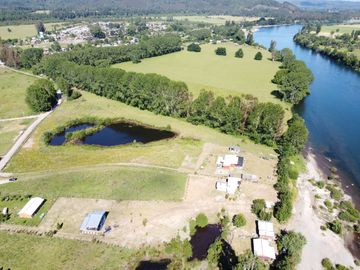 Parcela con laguna y acceso al Río Calle Calle