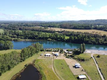Parcela con laguna y acceso al Río Calle Calle