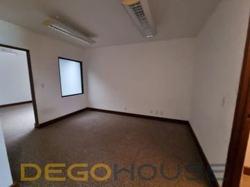 Casa con uso de suelo en venta en la Colonia del Valle Centro