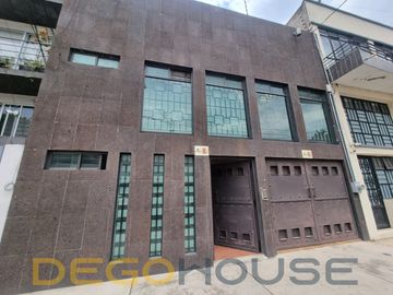 Casa con uso de suelo en venta en la Colonia del Valle Centro