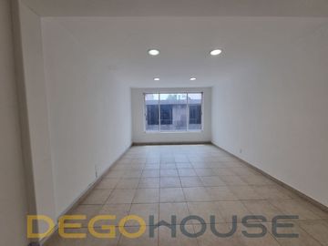 Casa con uso de suelo en venta en la Colonia del Valle Centro