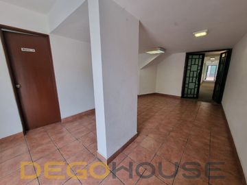 Casa con uso de suelo en venta en la Colonia del Valle Centro