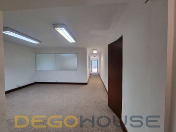 Casa con uso de suelo en venta en la Colonia del Valle Centro