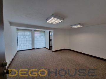 Casa con uso de suelo en venta en la Colonia del Valle Centro