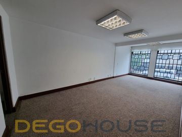 Casa con uso de suelo en venta en la Colonia del Valle Centro